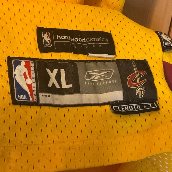 Reebok Cleveland Cavaliers Hardwood Classics Jersey - James #23 - Picture 4 of 5